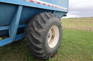 1979-KINZE-600-75084-4