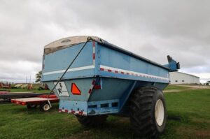 1979-KINZE-600-75084-6