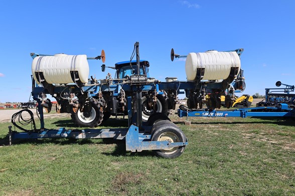 1996 KINZE 2500 76918 - Apple Farm Service