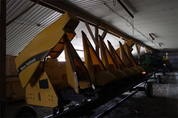 2003-NEW-HOLLAND-96CN8-70641