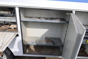 2004-FORD-E350-SD-v0055d-10