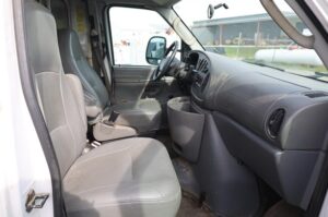 2004-FORD-E350-SD-v0055d-13