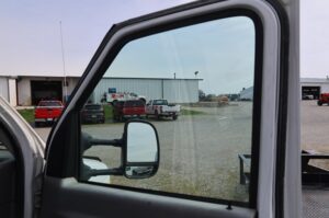 2004-FORD-E350-SD-v0055d-15