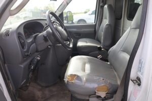 2004-FORD-E350-SD-v0055d-16