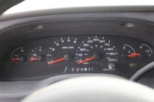 2004-FORD-E350-SD-v0055d-19