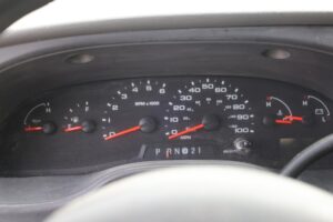 2004-FORD-E350-SD-v0055d-19