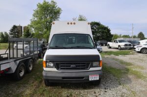 2004-FORD-E350-SD-v0055d-2
