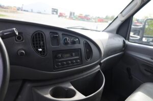 2004-FORD-E350-SD-v0055d-20