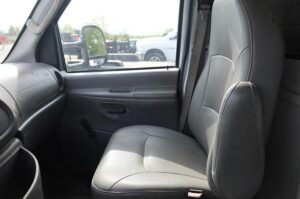2004-FORD-E350-SD-v0055d-21