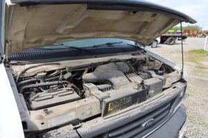 2004-FORD-E350-SD-v0055d-22