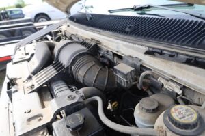 2004-FORD-E350-SD-v0055d-25
