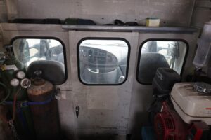 2004-FORD-E350-SD-v0055d-29