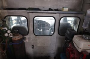 2004-FORD-E350-SD-v0055d-29