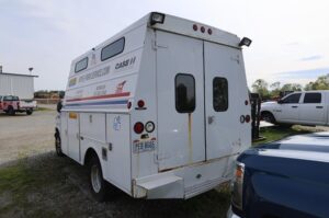2004-FORD-E350-SD-v0055d-5