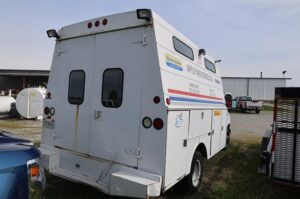 2004-FORD-E350-SD-v0055d-6