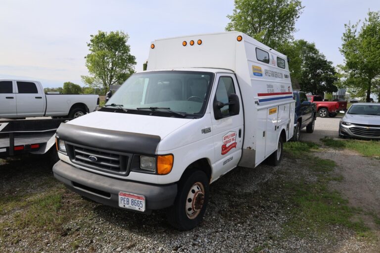 2004-FORD-E350-SD-v0055d