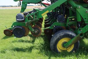 2004-JOHN-DEERE-1790-75482-4