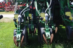 2004-JOHN-DEERE-1790-75482-7
