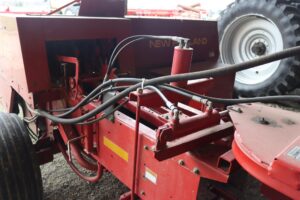 2004-NEW-HOLLAND-575-77095-6