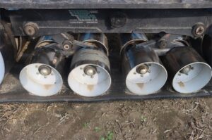 2005-KINZE-850-70193-4