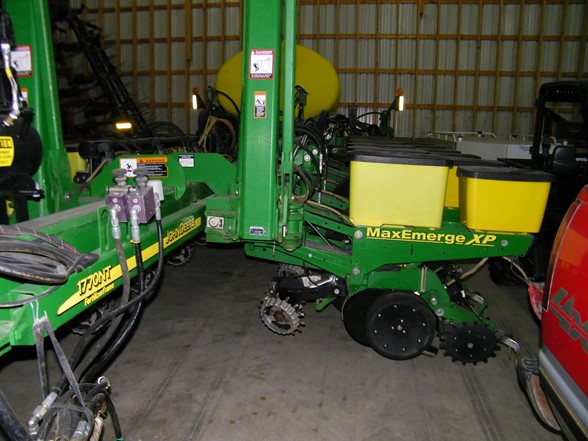 2010-JOHN-DEERE-1770NT-77196
