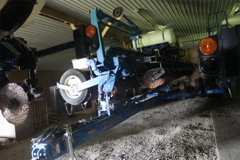 2010-KINZE-3660-64910