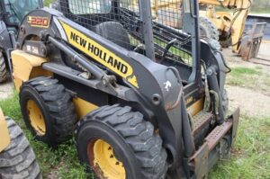 2011-NEW-HOLLAND-L220-55368-4