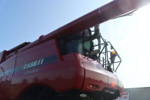 2012-CASE-IH-8230-78337-11