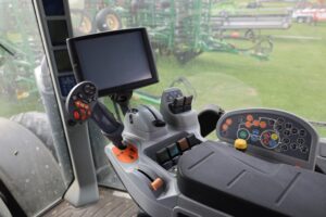 2015-NEW-HOLLAND-T8
