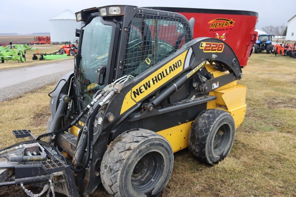 2017-NEW-HOLLAND-L228-76976