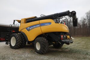 2021-NEW-HOLLAND-CR8