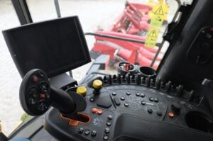 2021-NEW-HOLLAND-CR8