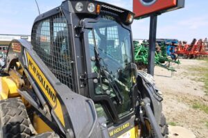 2021-NEW-HOLLAND-L328-77211