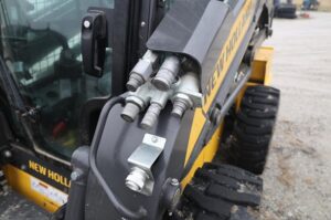 2024-NEW-HOLLAND-L328-77759-1