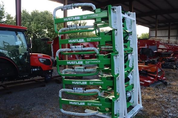 2025-Bale-Grabbers-Handlers-HUSTLER-SOFTHANDS-LM100-76477