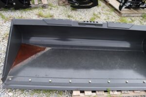 2025-Bucket-NEW-HOLLAND-77792-3