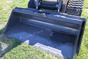 2025-Bucket-NEW-HOLLAND-78-LP-76930