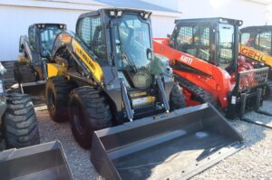 2025-NEW-HOLLAND-L328-77398-1