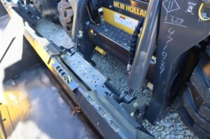 2025-NEW-HOLLAND-L328-77399-1