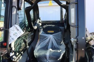 2025-NEW-HOLLAND-L328-77548-5