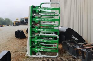 Bale-Grabbers-Handlers-HUSTLER-SOFTHANDS-LM100-76791-1
