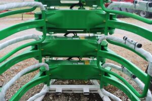 Bale-Grabbers-Handlers-HUSTLER-SOFTHANDS-LM100-76792