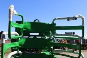 Bale-Grabbers-Handlers-HUSTLER-SOFTHANDS-LM100-76795-3