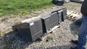 Bucket-NEW-HOLLAND-84-LIGHT-MATERIAL-BUCKET-1