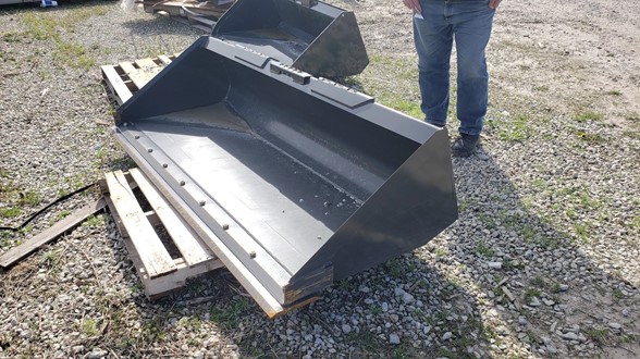 Bucket-NEW-HOLLAND-84-LIGHT-MATERIAL-BUCKET