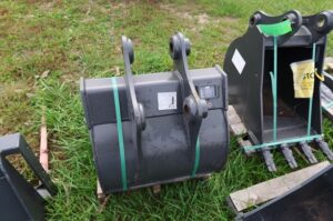 Clamshell-NEW-HOLLAND-BUCKET-24-HD-75309-1