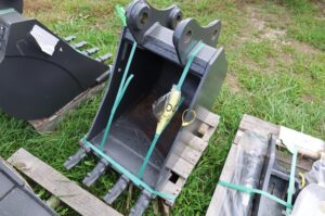 Clamshell-NEW-HOLLAND-BUCKET-36-HD-75310-1