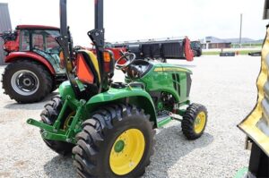 JOHN-DEERE-3033R-74762-1