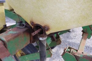 JOHN-DEERE-7000-69310-10