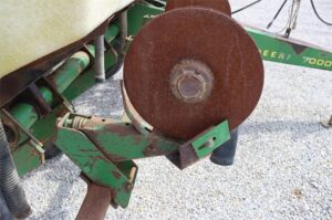 JOHN-DEERE-7000-69310-11